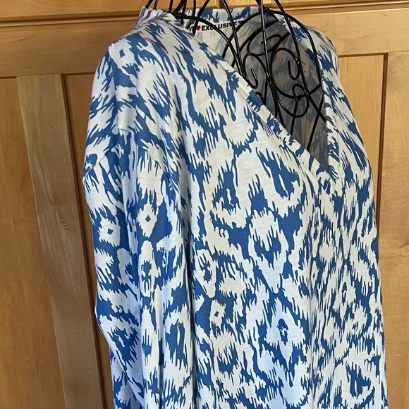 Exclusive blue and white long sleeve Top size XL - Picture 3 of 8